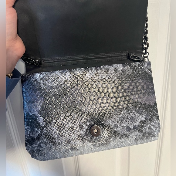 Snakeskin Purse with Chain Strap - Picture 2 of 4